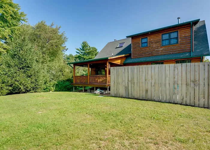 Port Austin Cabin W/ Hot Tub: 1 Mi To Beach!