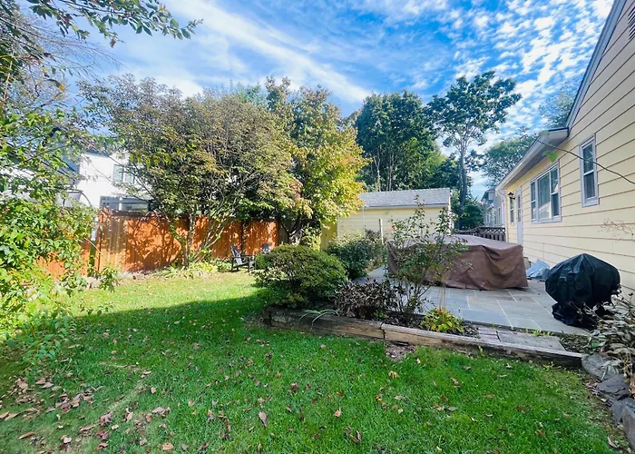 Private Estate, Walk To Princeton Downtown, 3-Bedrooms 2-Bath With Free Parking