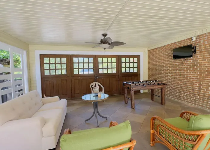 Sunlit Hideaway 3Br 2Ba House Pool