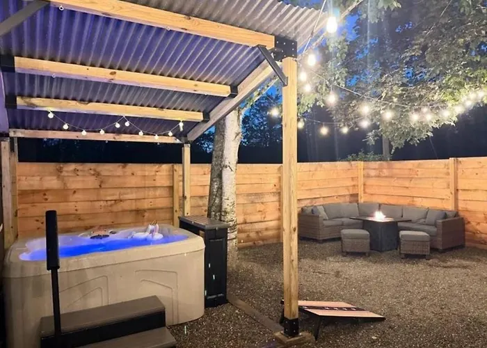 Speakeasy Hot Tub Escape | Pet-Friendly | Hudson Ny