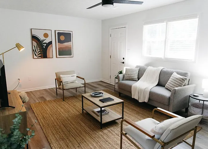 "Morning View 1" Cozy Modern Stay - College/Hiking