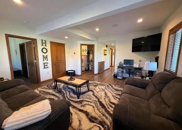 Pet Friendly Fully Furnished 1-Bedroom Oasis