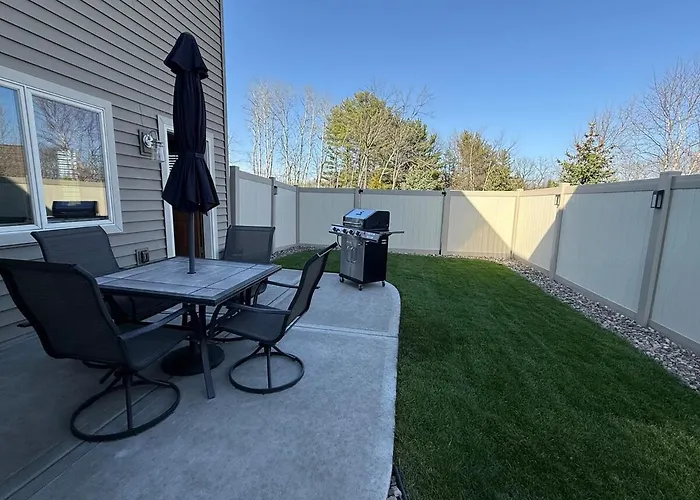 Pet Friendly Fully Furnished 1-Bedroom Oasis