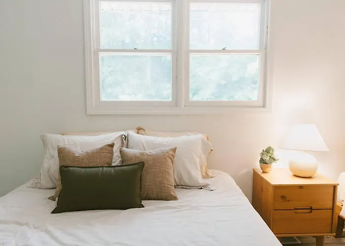 "Morning View 4” Cozy Modern Stay - College/Hiking