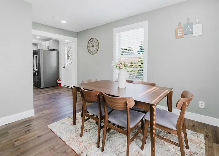 Modern Renovated 3-Bed Near Ann Arbor & Ypsilanti