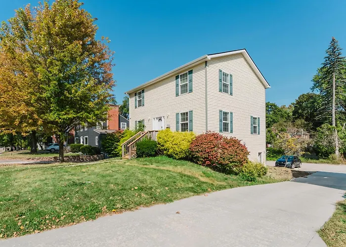 Modern Renovated 3-Bed Near Ann Arbor & Ypsilanti