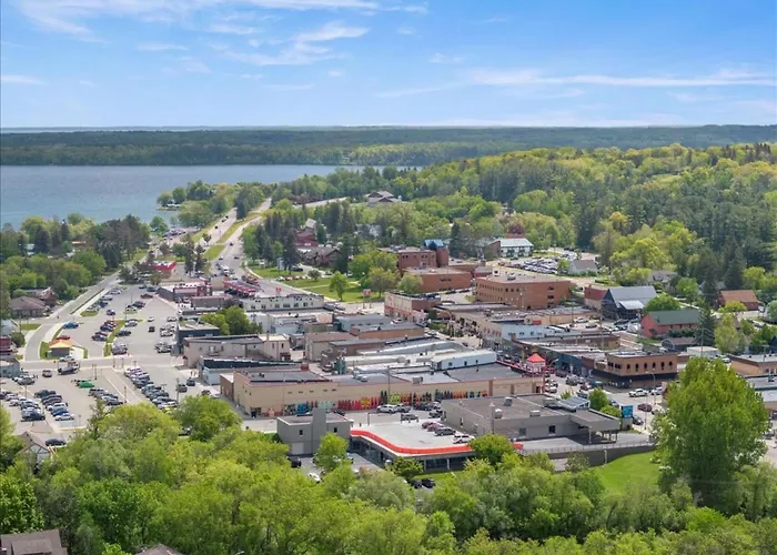 Quaint Lakeview Getaway Trails & Town At Your Doorstep