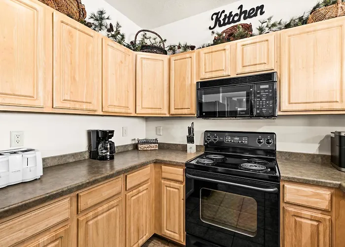 Majestic Lake Views King Suite, 2 Queen Beds And Heated Pools
