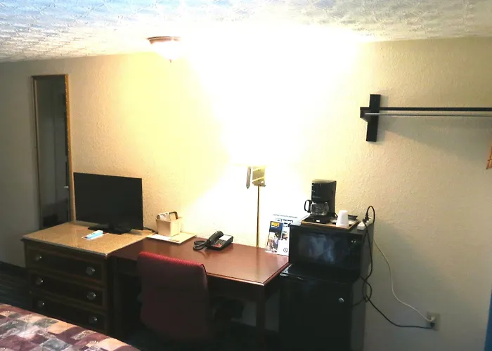 Budget Host Airport Inn