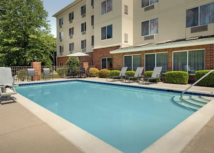 Fairfield By Marriott Inn & Suites Roanoke Hollins I-81