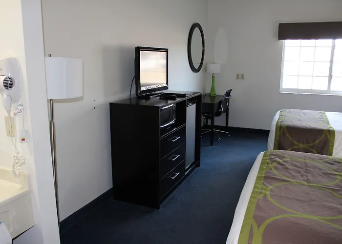 Emmetsburg Hotel & Suites