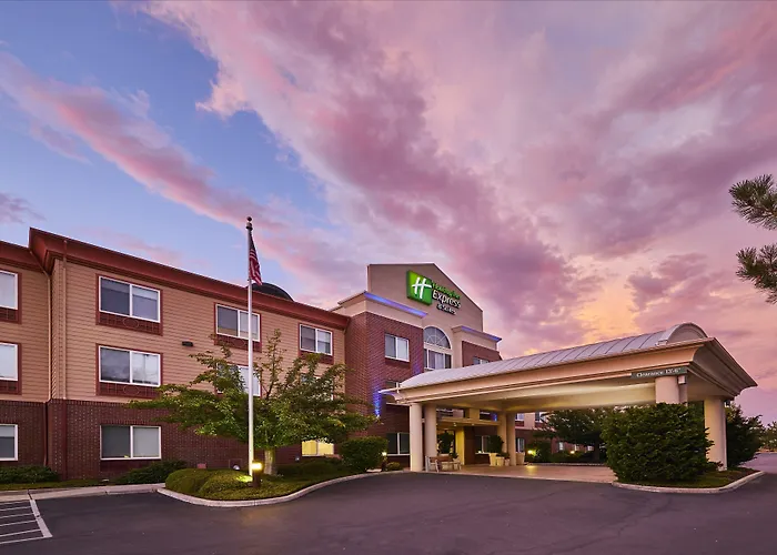 Holiday Inn Express & Suites Medford-Central Point