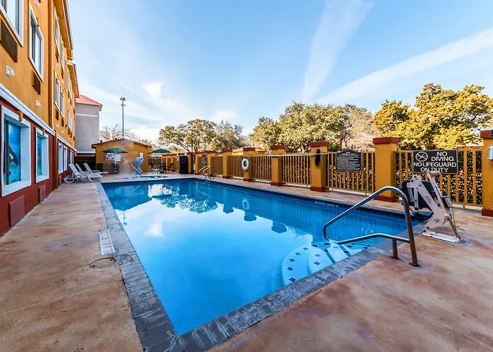 Quality Inn & Suites Seaworld North San Antonio