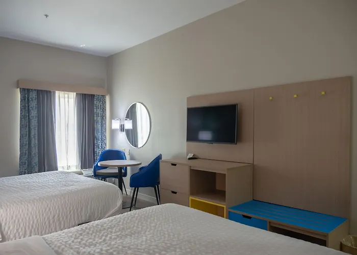 Days Inn & Suites By Wyndham Savannah North I-95
