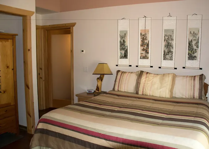 Diamondstone Guest Lodges