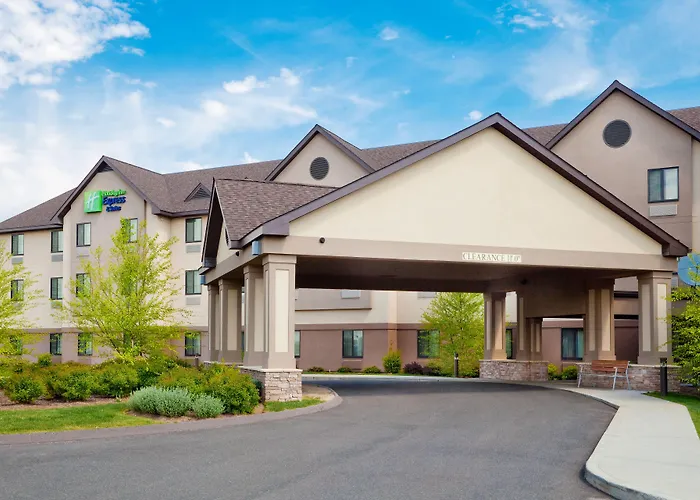 Holiday Inn Express & Suites Bradley Airport By Ihg