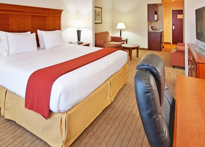 Holiday Inn Express & Suites Dyersburg By Ihg