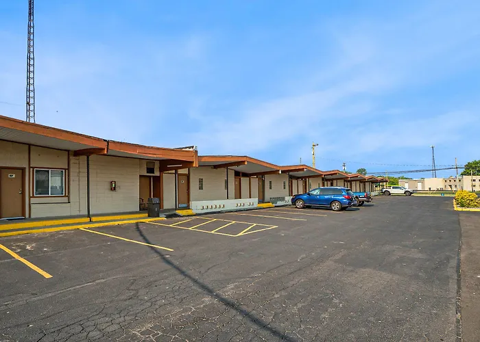 Great Lakes Inn & Suites