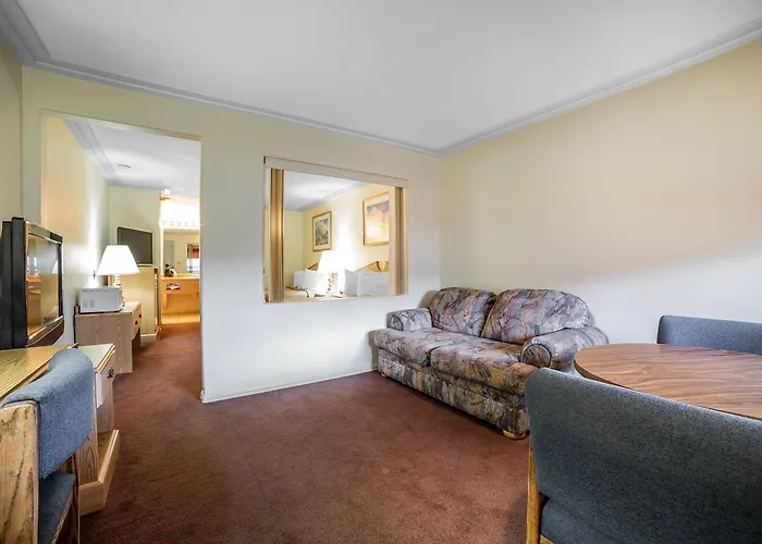 Rodeway Inn & Suites Pronghorn Lodge Lander