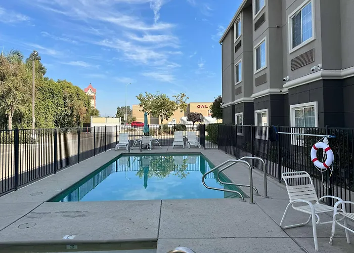 La Quinta By Wyndham Tulare