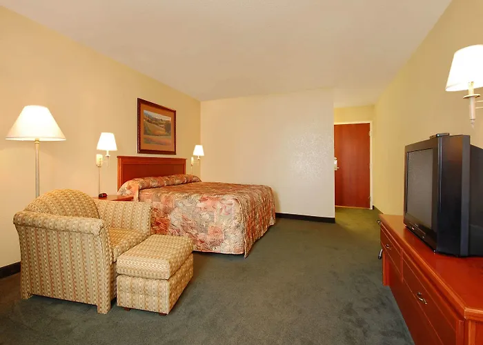 Econo Lodge Inn & Suites Kearney South