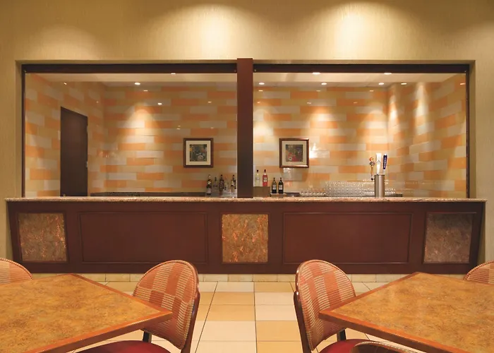 Embassy Suites By Hilton Norman Hotel & Conference Center