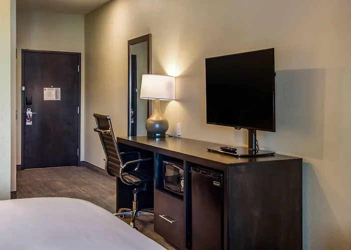 Comfort Suites Brunswick Town Center