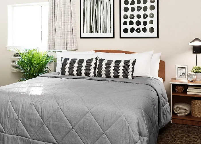 Intown Suites Extended Stay Savannah Ga