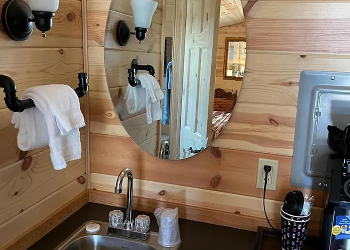 The Gold Mine Hotel Cabins