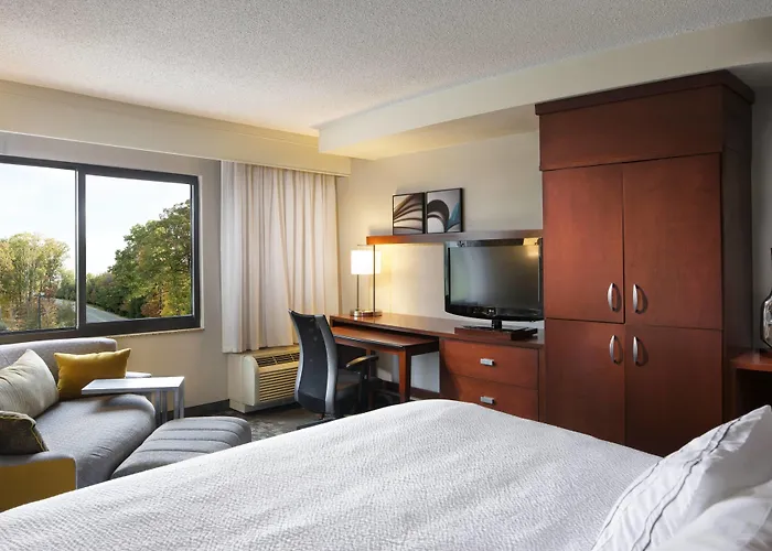 Courtyard By Marriott Jackson