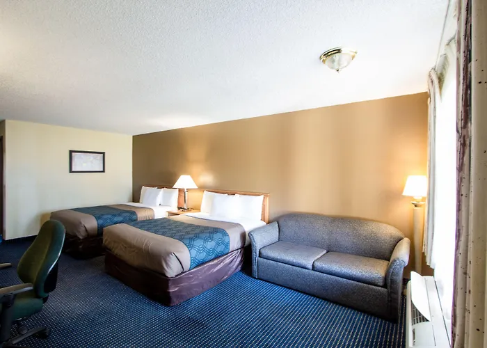 Econo Lodge Inn & Suites