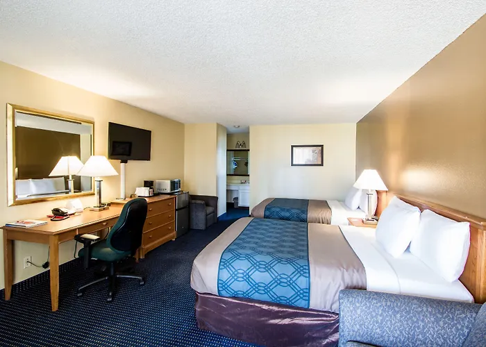 Econo Lodge Inn & Suites