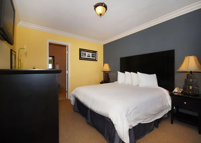 Solaire Inn & Suites