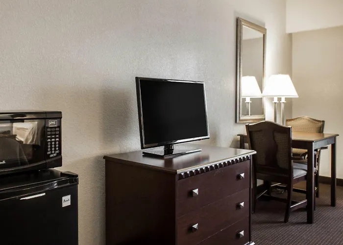 Comfort Inn & Suites Lumberton Central I-95