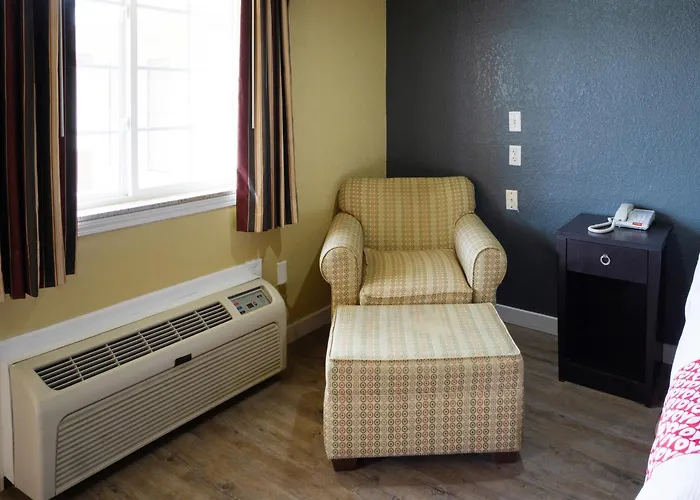 Woodridge Inn And Suites