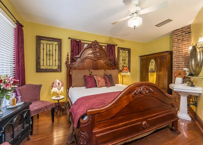 Carriage Way Inn Bed & Breakfast Adults Only - 21 Years Old And Up