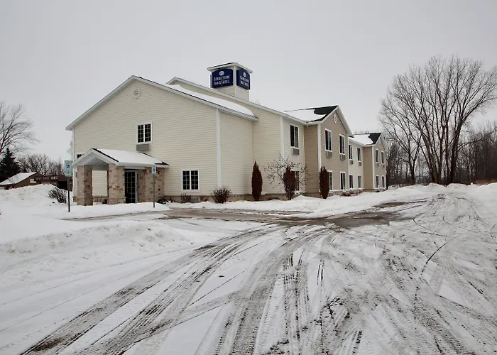 Cobblestone Inn & Suites - Brillion