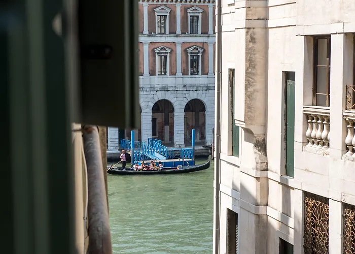 Locanda Leon Bianco On The Grand Canal