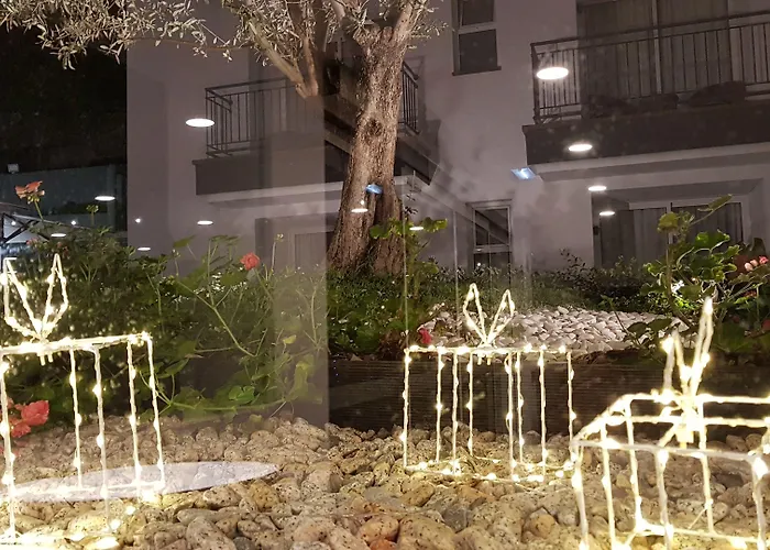 Santa Cruz Village Hotel
