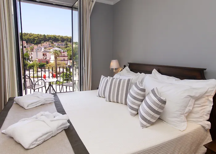 Aenos Hotel