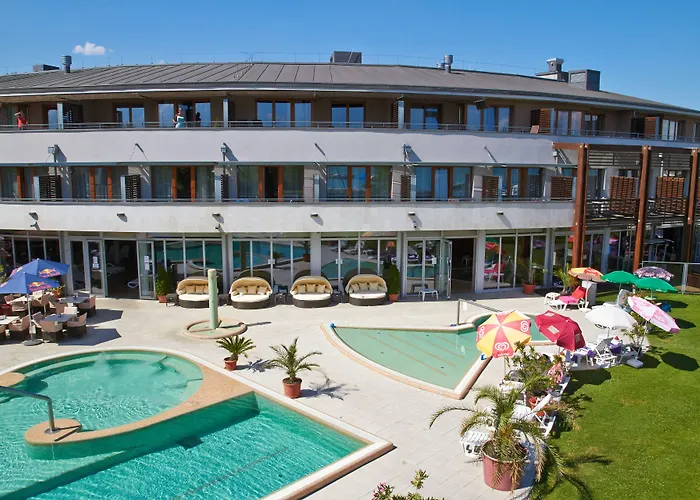 Hotel Golden Lake Resort