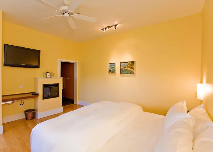 Pacific Blue Inn
