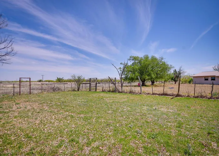 Stargaze, Hike & Kayak: Cabin Near Copper Breaks!