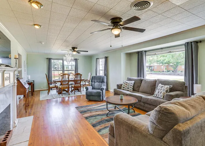 Pet Friendly Home W/ Yard & Grill In Crowell!