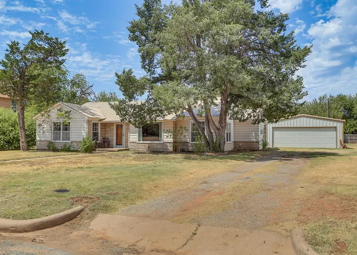 Pet Friendly Home W/ Yard & Grill In Crowell!