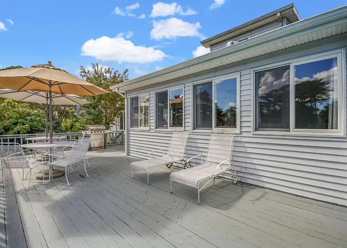 Island Estate - Pet Friendly, Private Pool & Dock!
