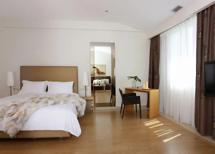 Chloe Luxury Hotel