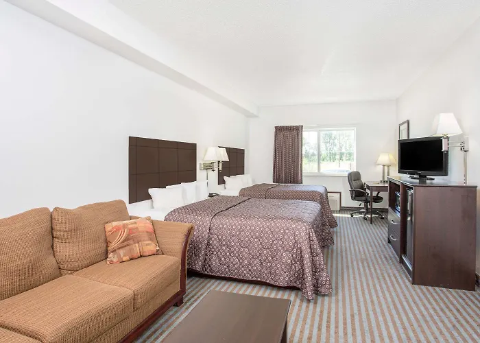 Super 8 By Wyndham Cedar Falls