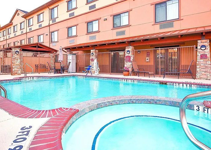Best Western Plus Royal Mountain Inn & Suites