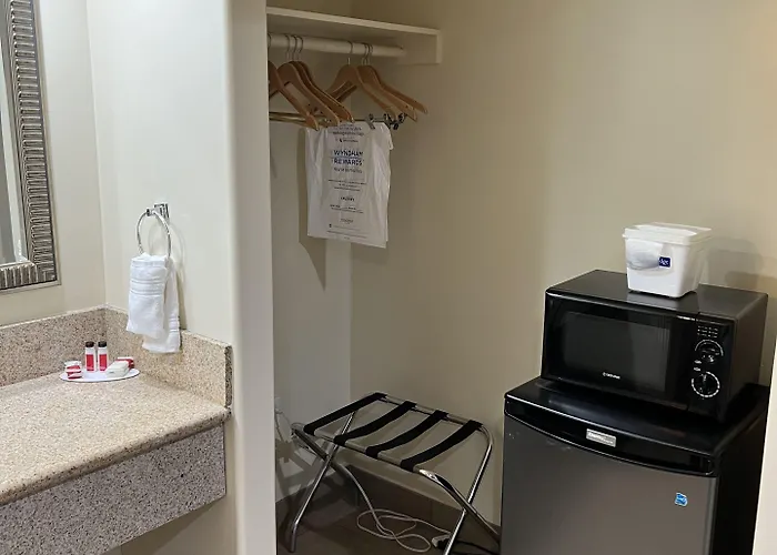 Travelodge By Wyndham Brea